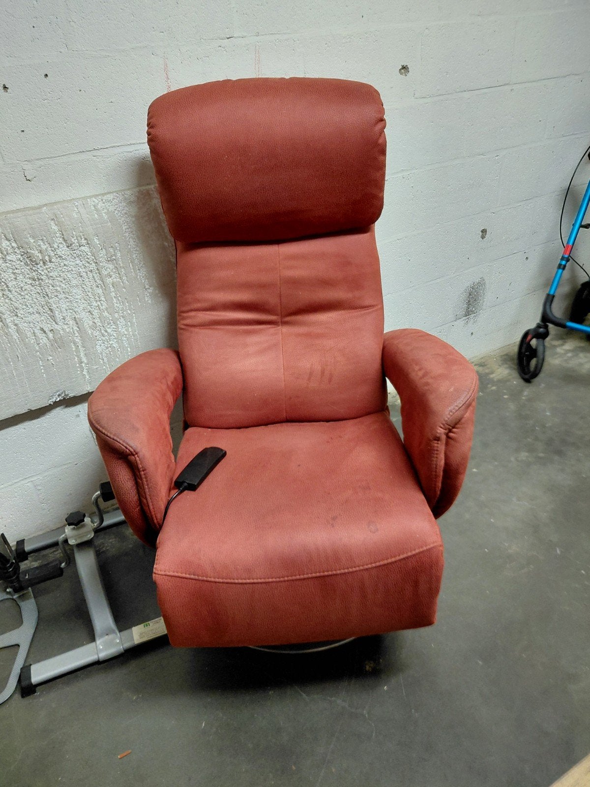 la chaise debout peut être récupérée gratuitement, Maison & Meubles, Enlèvement