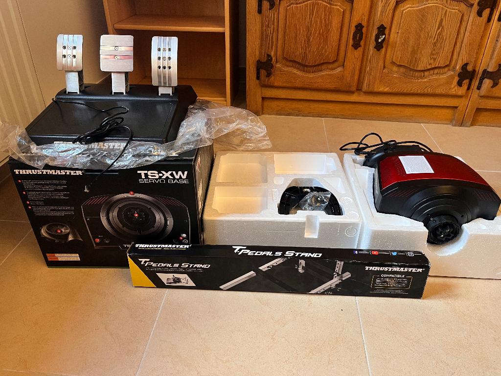 Thrustmaster TS-XW, Consoles de jeu & Jeux vidéo, Consoles de jeu | Accessoires Autre, Neuf, Volant de course, Thrustmaster, Retour de force
