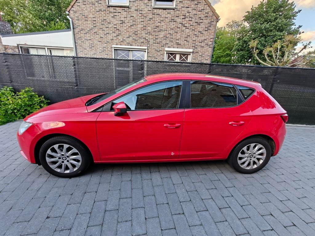 Seat Leon 1.2 benzine 196.000 km, Autos, Seat, Rouge, Euro 5, Achat, Noir