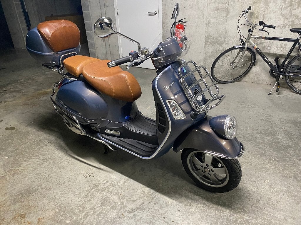 Vespa GTV 250 i.e. 3261KM in nieuwstaat met alle opties, Motoren, Scooter, Automaat, 244 cc, 12 t/m 35 kW