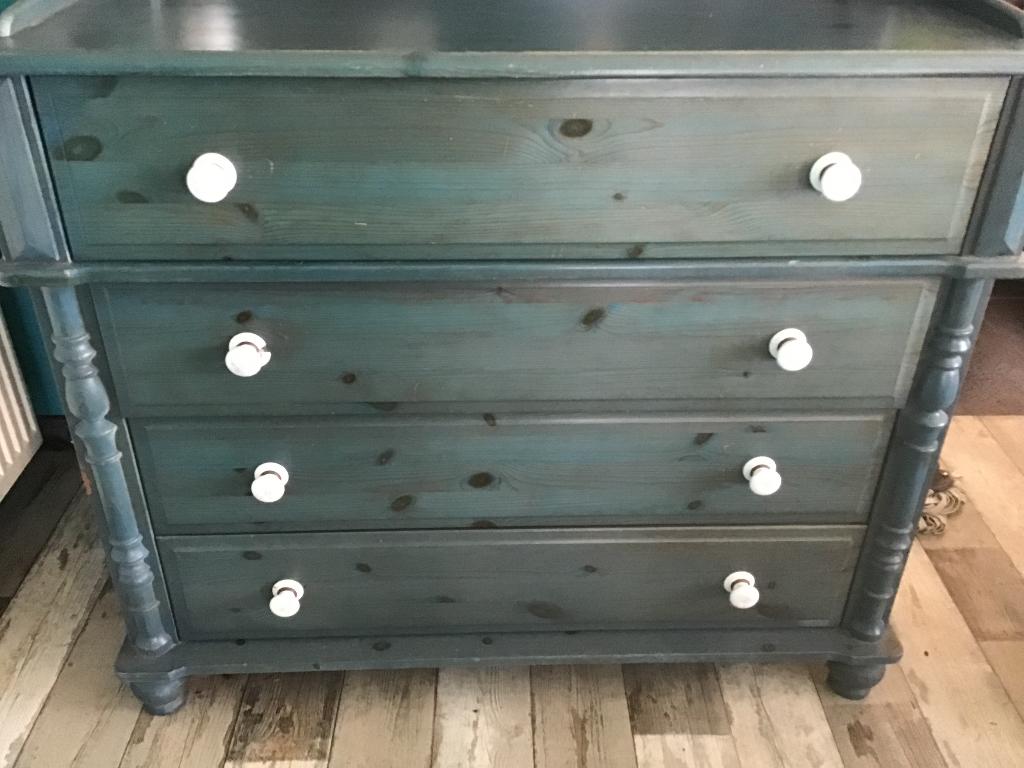 houten commode met 4 schuiven, Kinderen en Baby's, Kinderkamer | Commodes en Kasten, Ophalen, Gebruikt, Commode, Opstaande rand