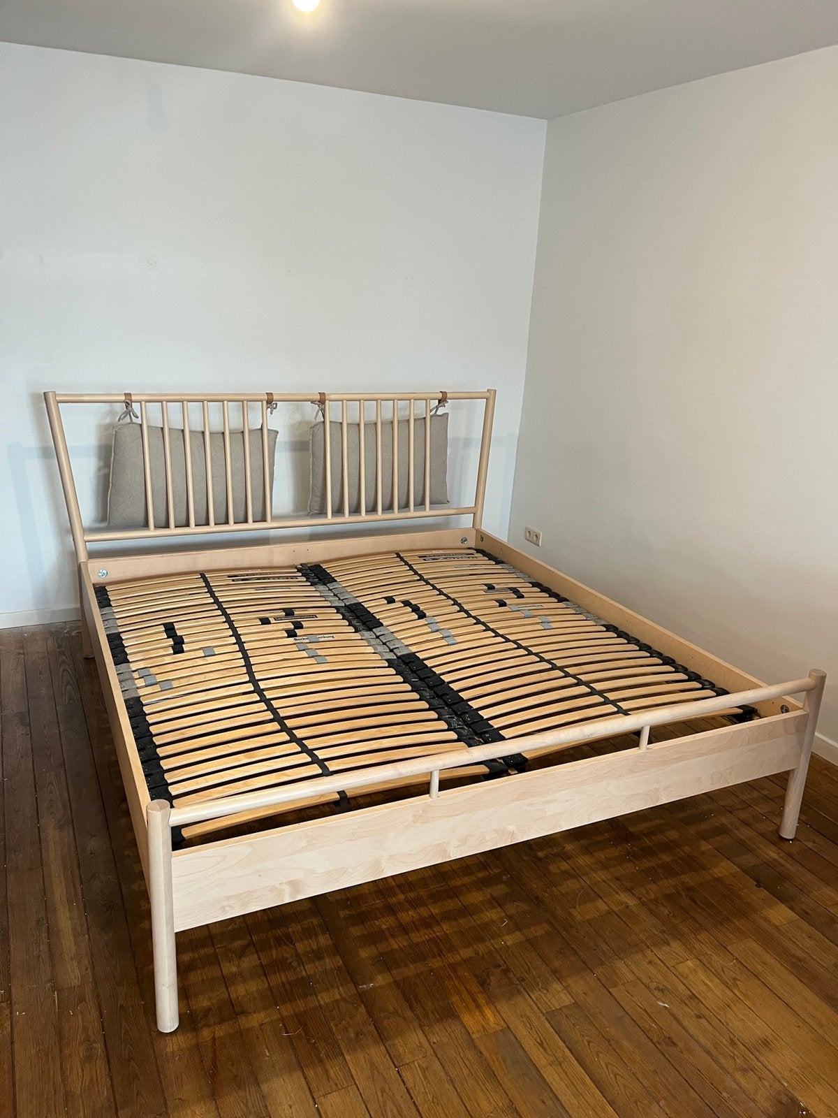 Lit 180 x 200, Ikea Bjorksnas, Enlèvement, Comme neuf
