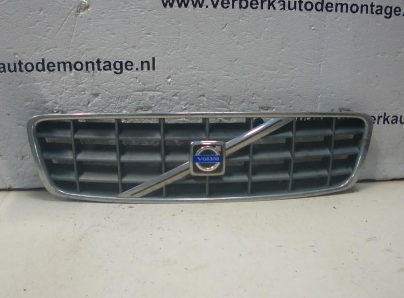 GRILLE Volvo XC70 (SZ) (01-2000/08-2007) (9190986), Auto-onderdelen, Gebruikt, Info@VerberkAutodemontage.nl, Nijverheidstraat 1a 1a
5405 AJ  UDEN, NL