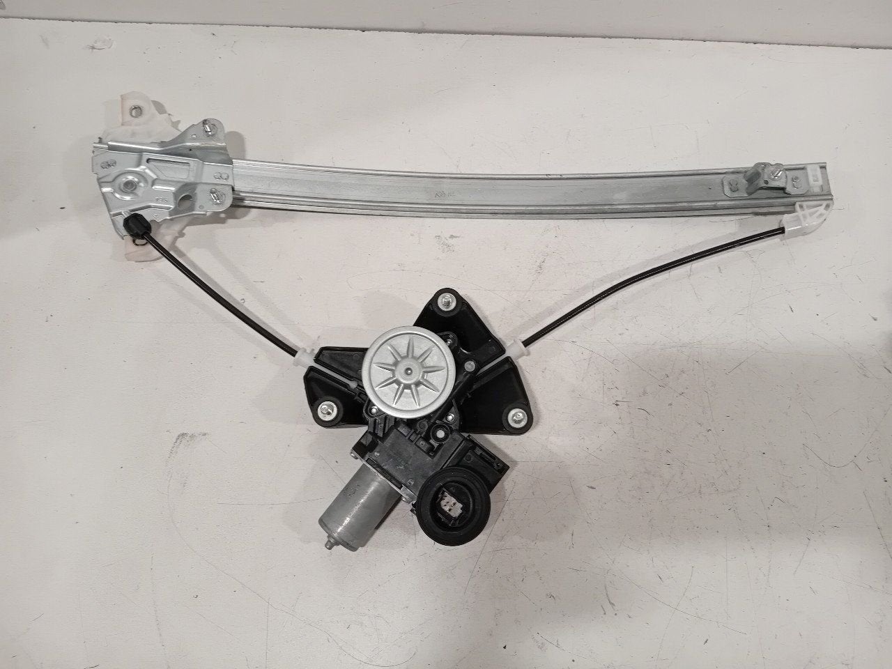 Raammechaniek elektrisch rechts voor Toyota Yaris, Onderdelen@venauto.nl, Van der Ven Autorecycling B.V., Ettenseweg 76, 4706 PB Roosendaal, The Netherlands