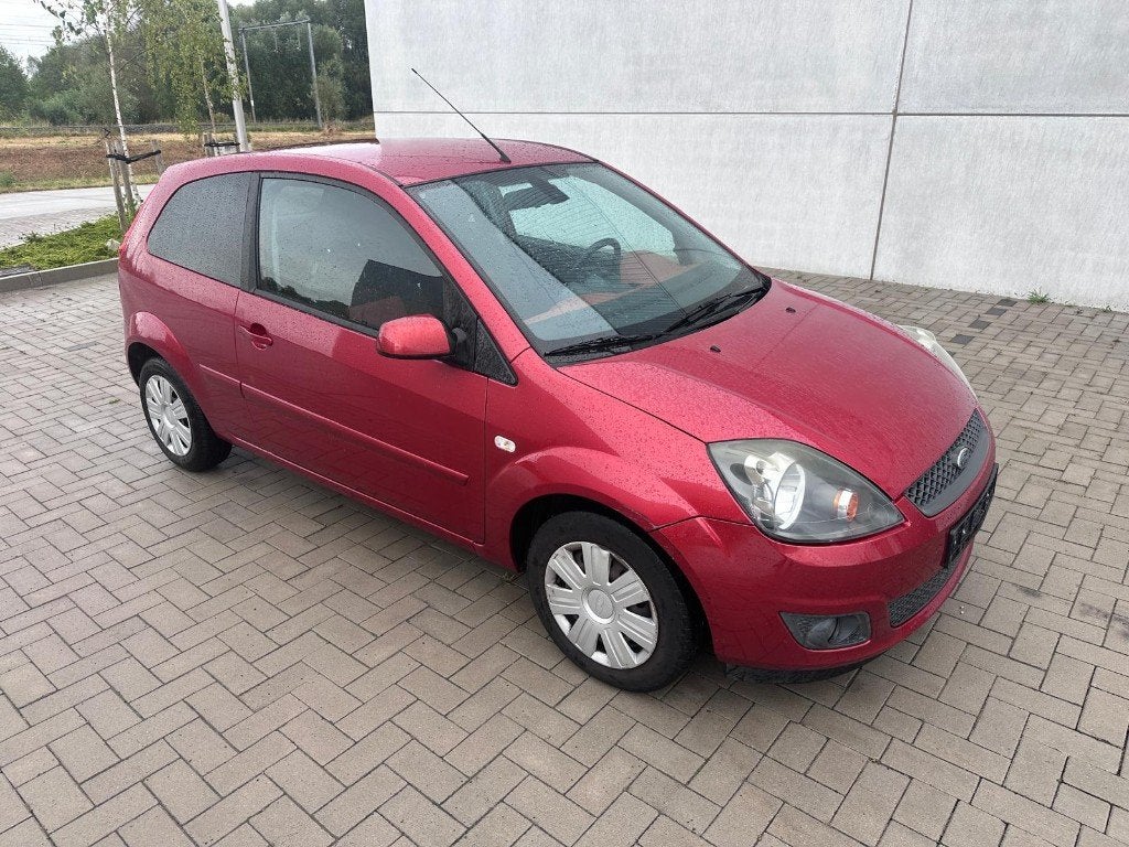 FORD FIESTA 1.3i BENZINE ESSENCE AIRCO, Autos, Ford, Rouge, Achat, Boîte manuelle, Particulier