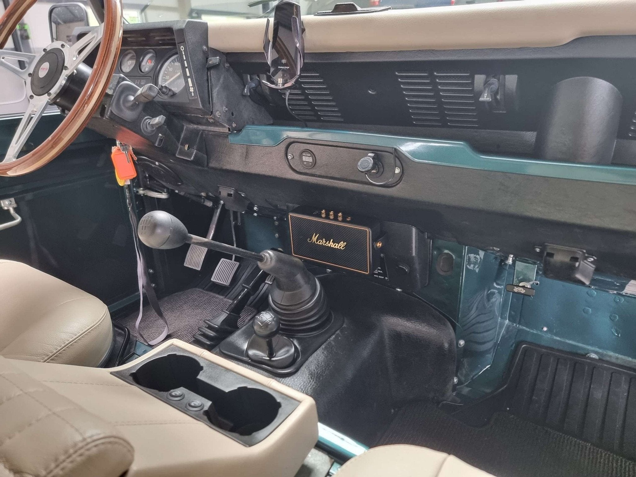 Land Rover Defender TYPE 90 * FULL RESTAURER * TURBO DIESEL, foto 9