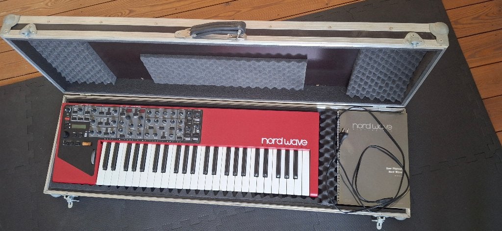 Nord Wave 1 + flightcase Thon, Musique & Instruments, Synthétiseurs, Utilisé, 49 touches, Autres marques, Avec valise ou flightcase