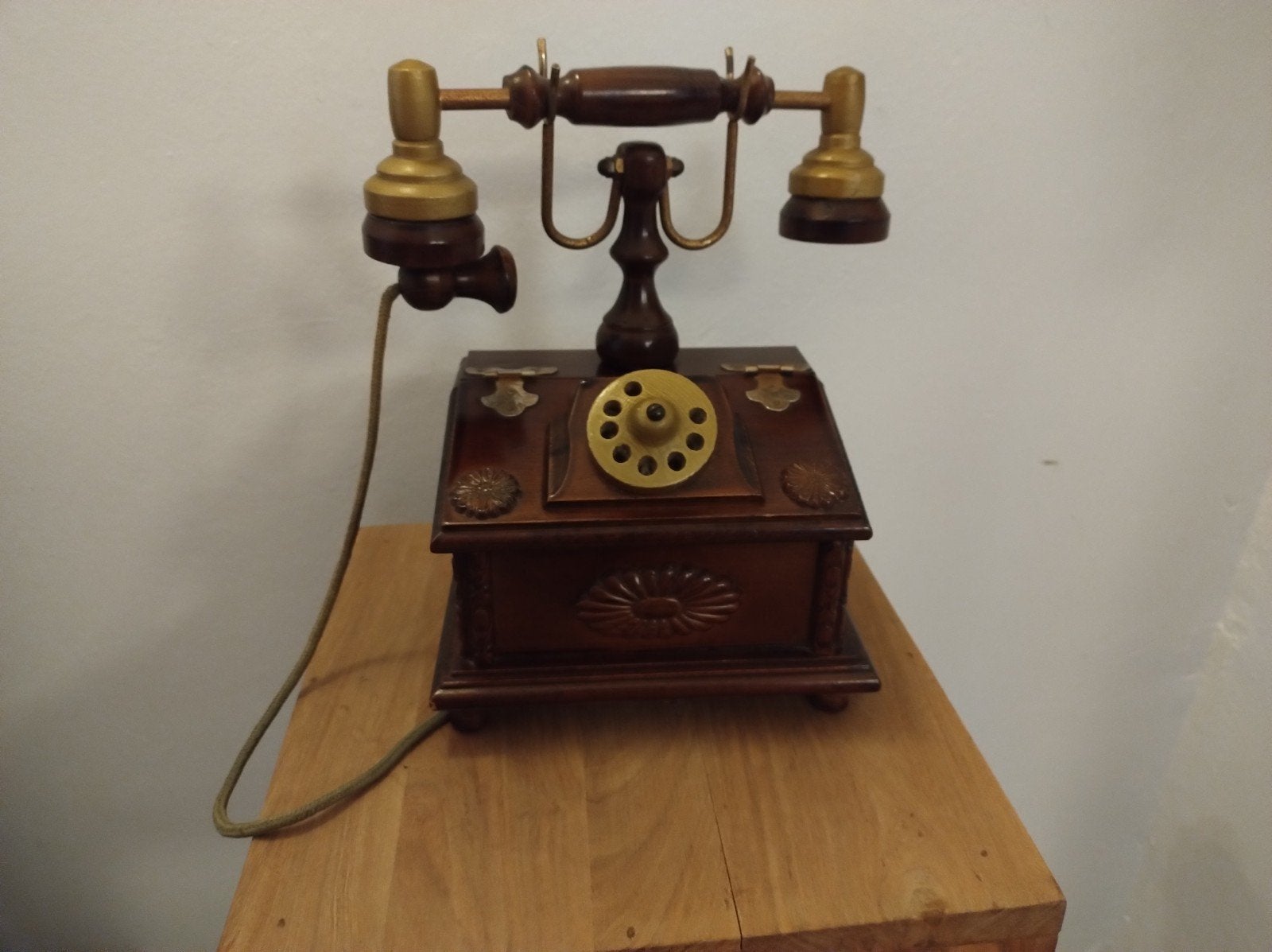 Boîte à bijoux en forme d'ancien téléphone, Enlèvement ou Envoi