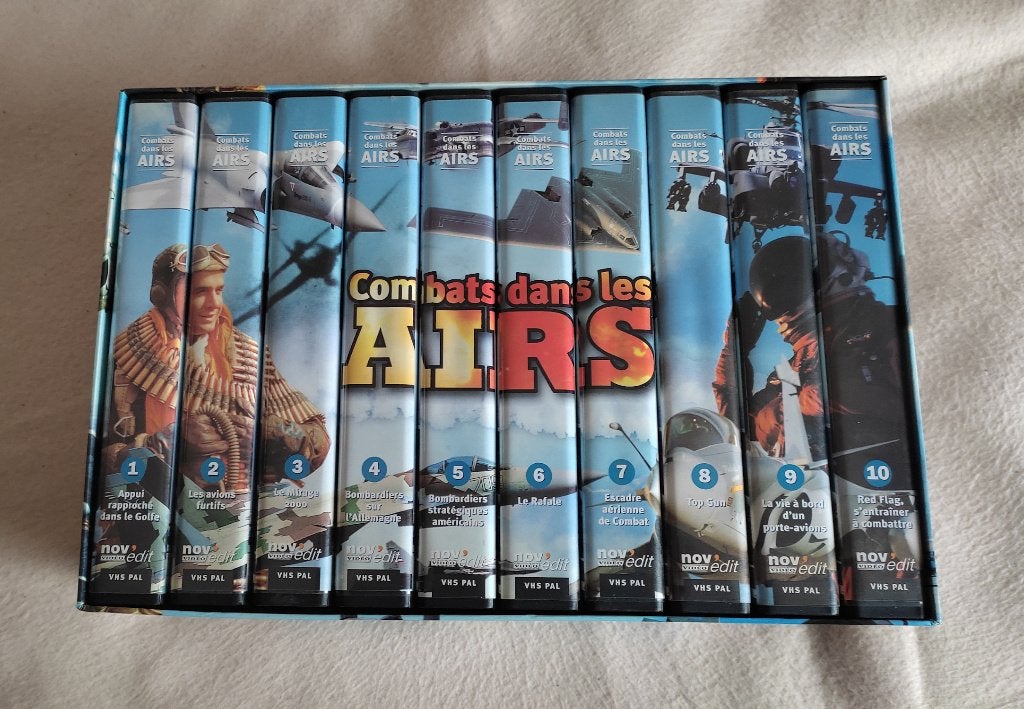 Coffret VHS Combats dans les Airs Série complète 10 cassette, Boxset, Ophalen of Verzenden, Zo goed als nieuw, Documentaire