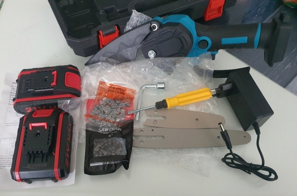 Mini Kettingzaag Set (21V) – Inclusief 2 Accu's & Koffer, Ophalen of Verzenden, Nieuw, Kettingzaag