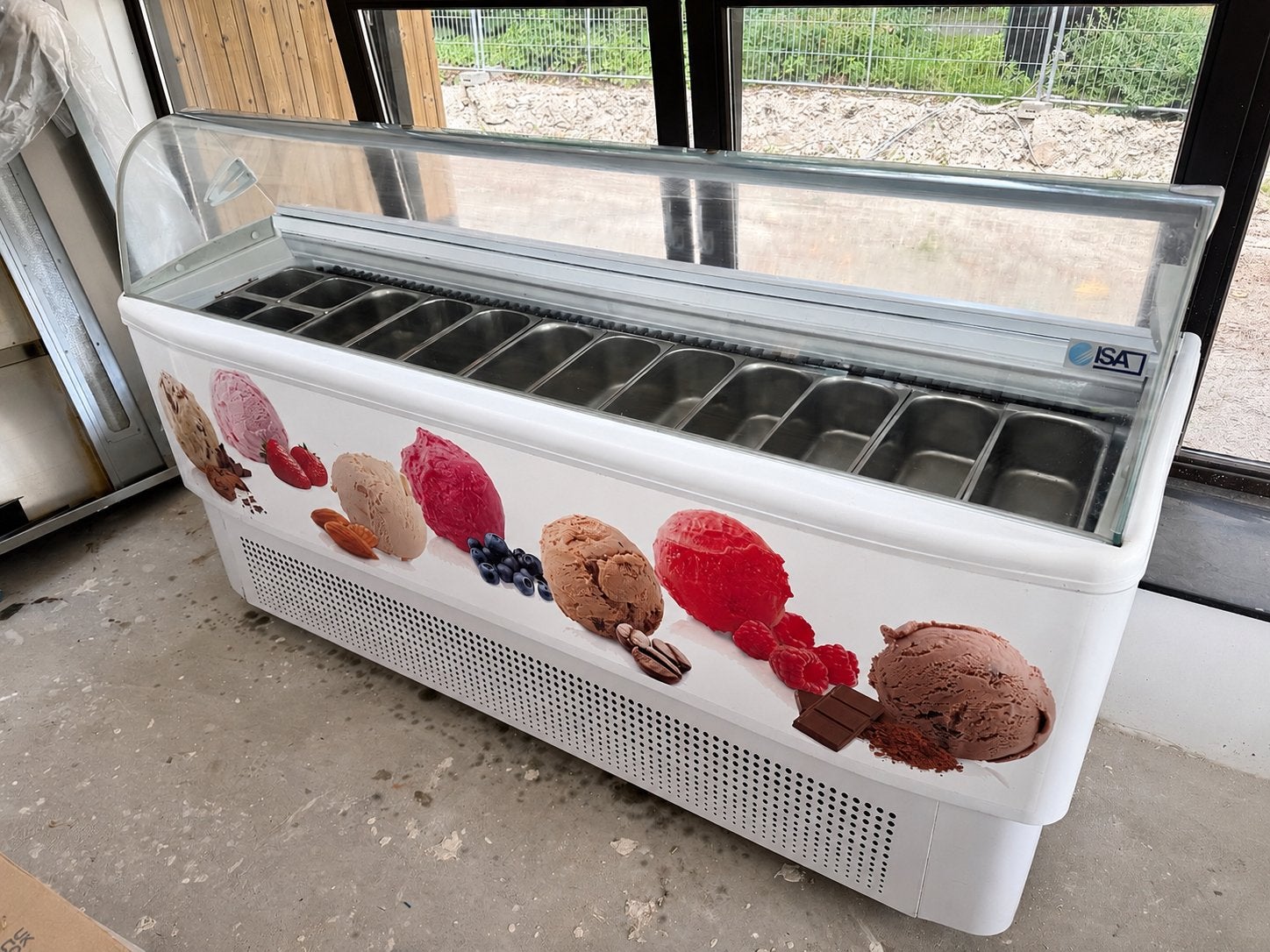 Zeer proper 12-baks ijsvitrine/ijstoog!, Ophalen, Zo goed als nieuw