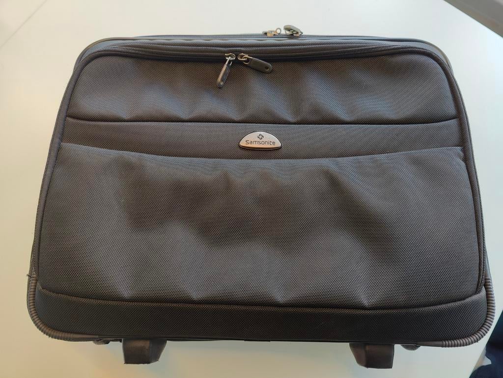 Samsonite reis-werktas op wielen, Ophalen