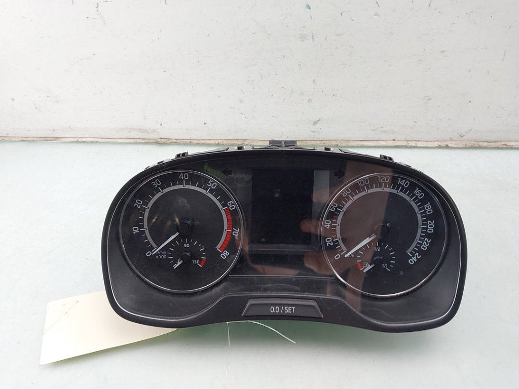 COCKPIT Skoda Fabia III Combi (NJ5) (|6V0920746C|), Gebruikt, Info@skoda-auto.de, Skoda, Max-Planck-Straße  3-5
64331  Weiterstadt, DE