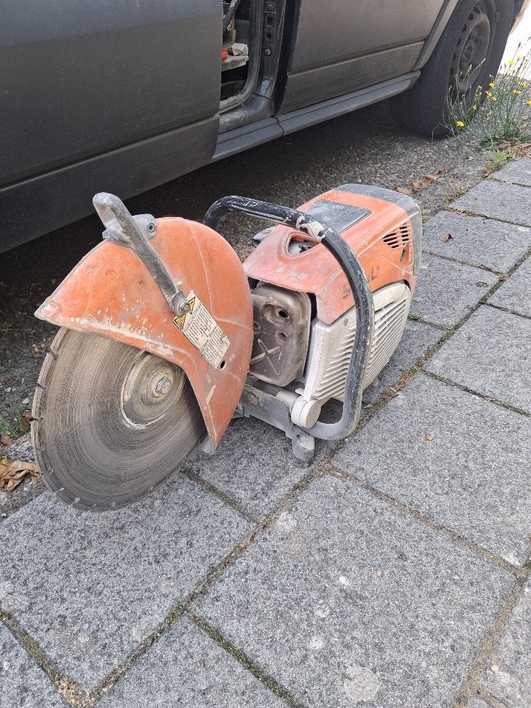 Sthill motorzaag werkend, Ophalen, Motorzaag