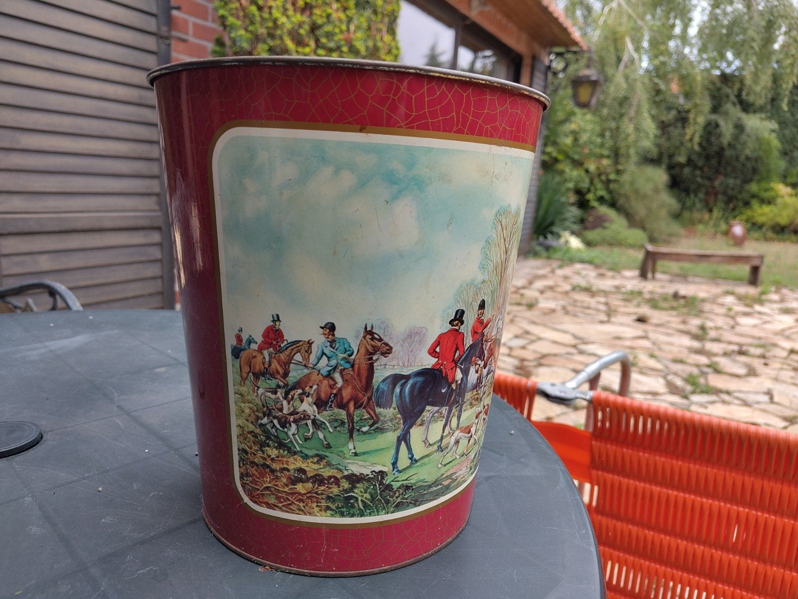 Corbeille à papier en métal Vintage MetVintage — Scène de c, Enlèvement