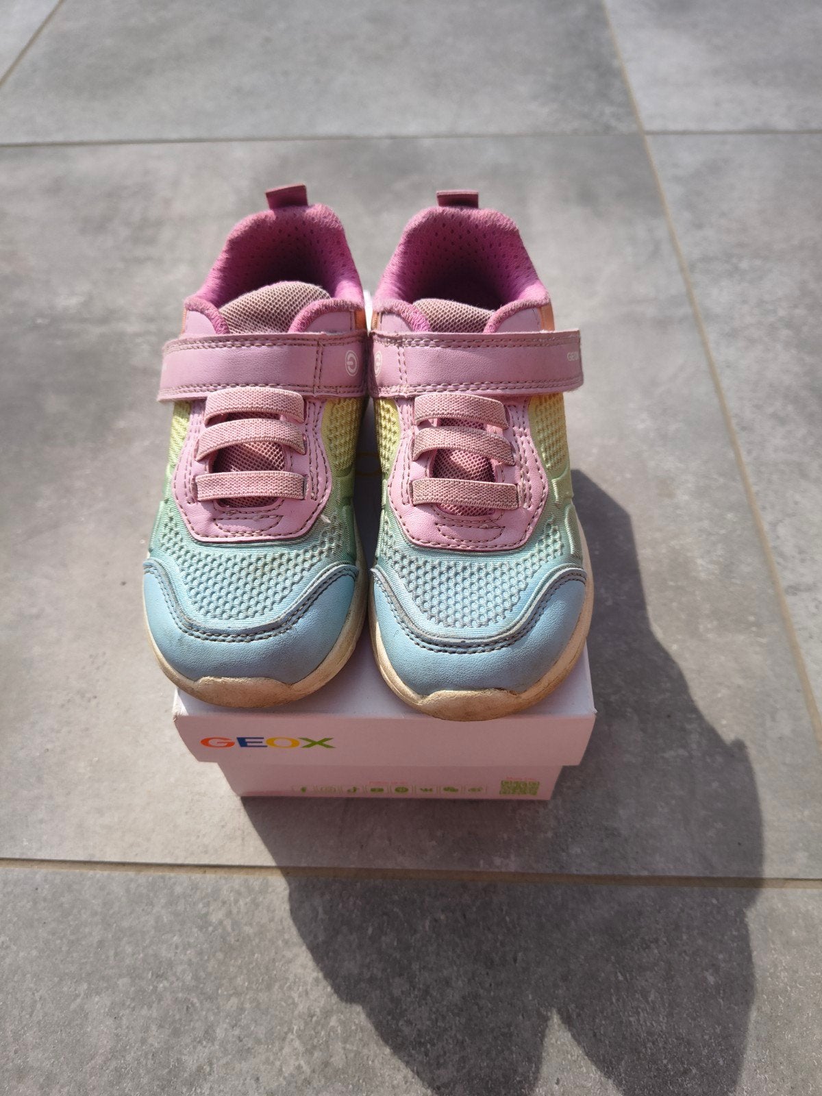 Geox sportschoen 28, Kinderen en Baby's, Babykleding | Schoentjes en Sokjes, Ophalen, Meisje, Zo goed als nieuw, Geox