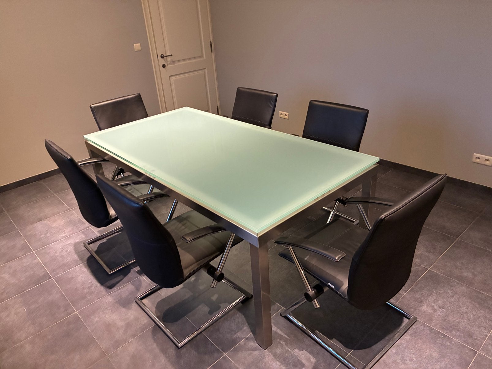 eetkamer tafel inox/ glas en stoelen leder /Chroom, Ophalen, Zo goed als nieuw, Modern, 6 tot 8 stoelen