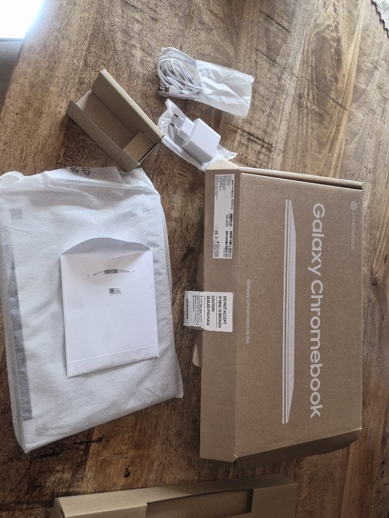 SAMSUNG Galaxy Chromebook Go, Neuf, 14 pouces, 64 GB, Enlèvement