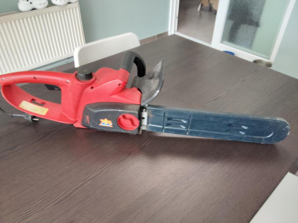 KSI 2100, Bricolage & Construction, Outillage | Scies mécaniques, Enlèvement, Utilisé, 1200 watts ou plus, Tronçonneuse