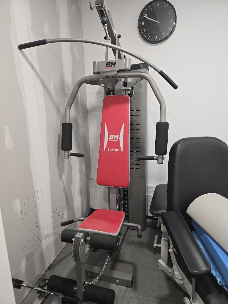 Station de musculation BH fitness en très bon état à vendre, Enlèvement, Comme neuf, Dos, Banc d'exercice