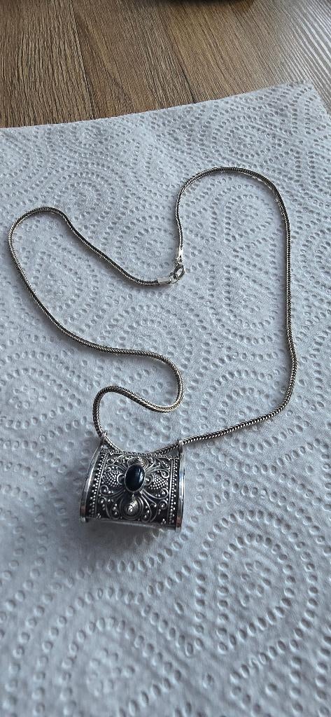 ketting met een hanger, Enlèvement, Argent, Collier