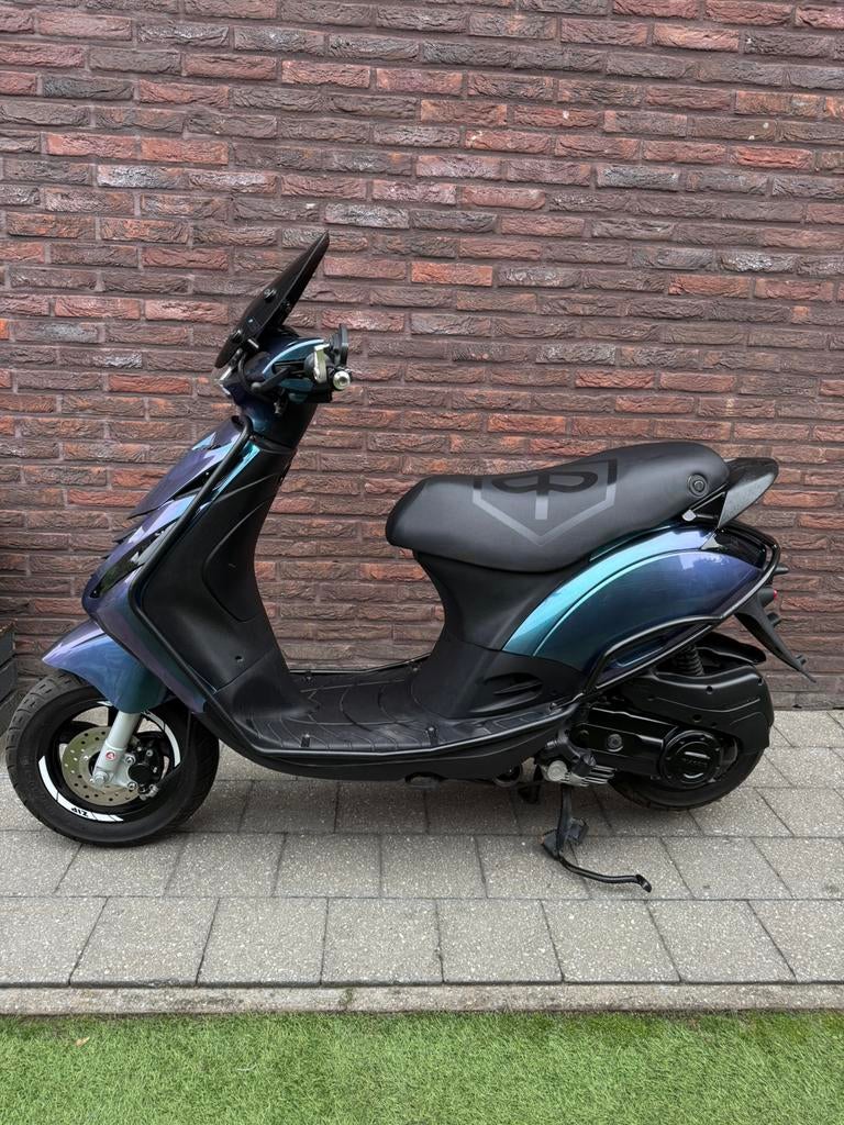 Piaggio Zip i-Get euro 5 | 2435 km | Full Option | Klasse -A, Fietsen en Brommers, Scooters | Piaggio, Ophalen, Zip, Klasse A (25 km/u)