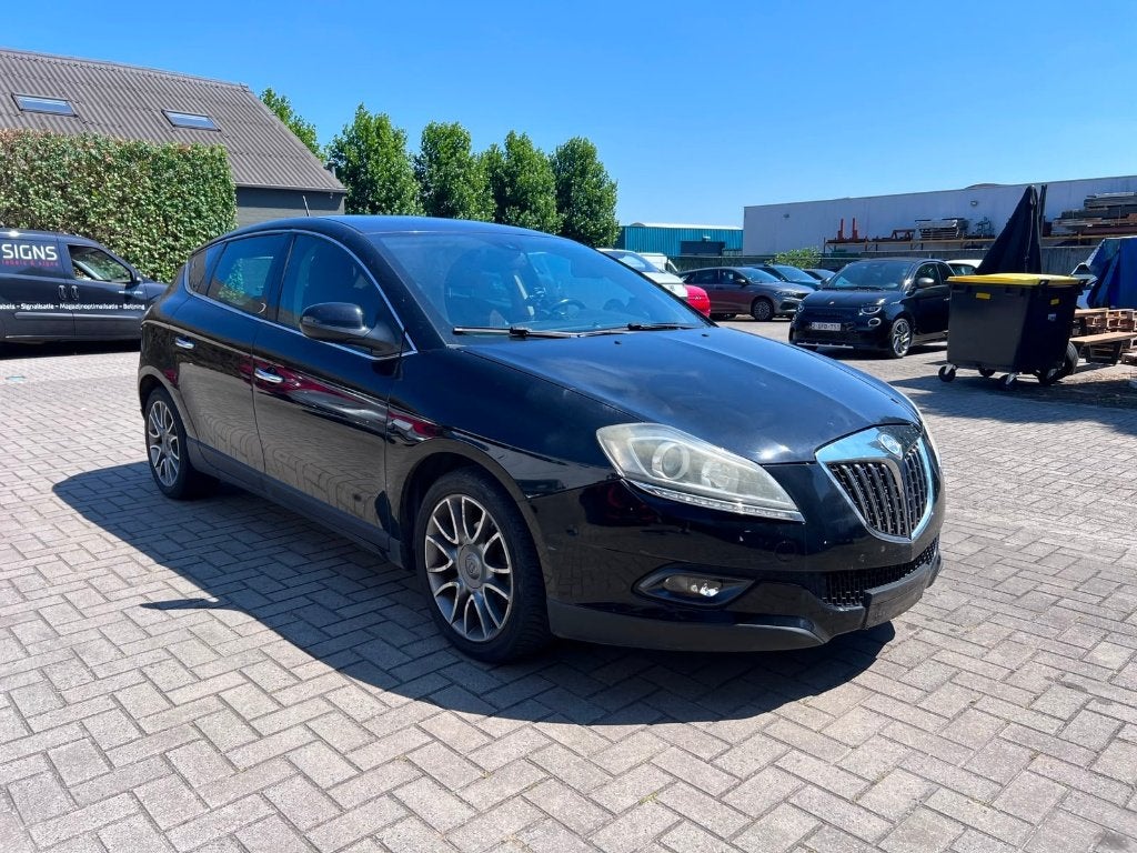 Lancia Delta schade aan kofferklep, Autos, Achat, 149 g/km, Boîte manuelle, Alcantara
