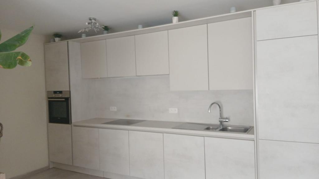 EGGO Riva ingerichte keuken wit beton/Touch Savannah TE KOOP, Ophalen, Zo goed als nieuw, Wit