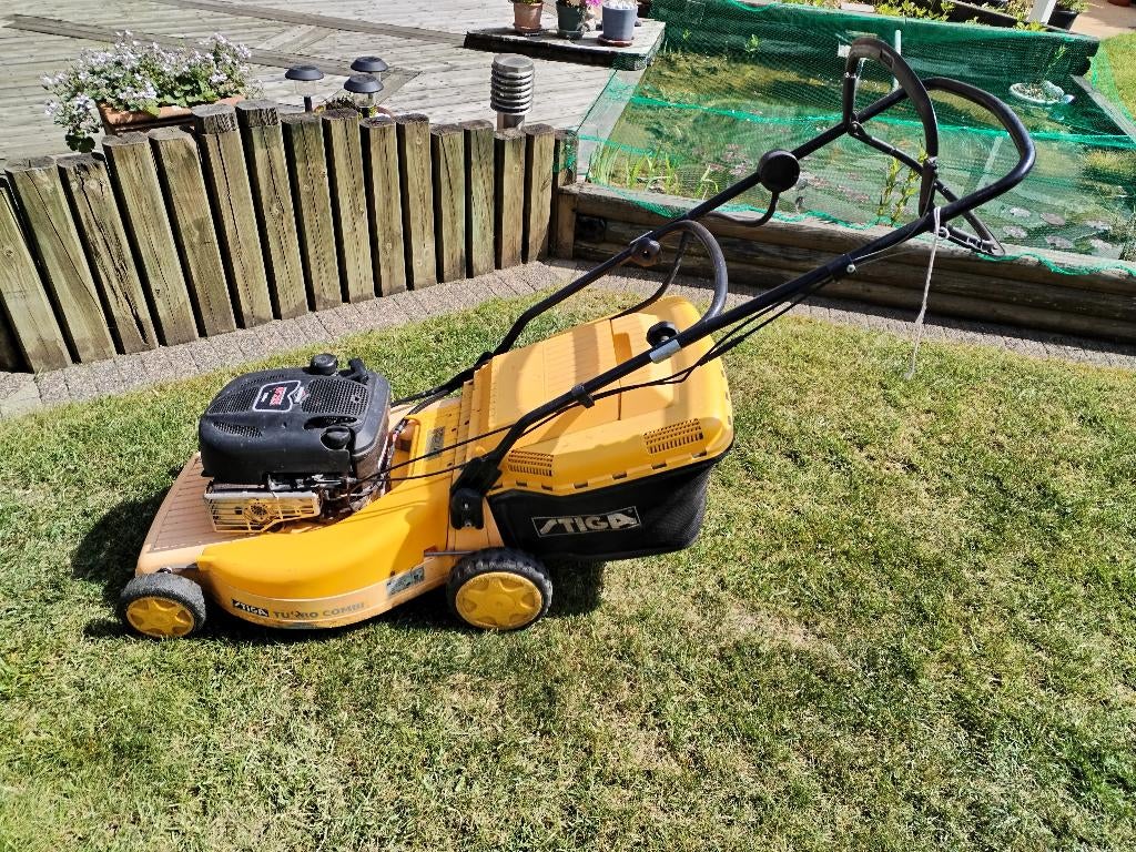 Grasmaaier zelftrekker type Stiga, Tuin en Terras, Grasmaaiers, Ophalen, Cirkelmaaier, Gebruikt, Versnellingen