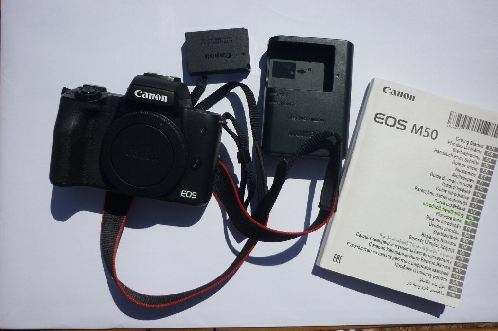 canon eos M50, Canon, Ophalen of Verzenden, Zo goed als nieuw, Draagriem