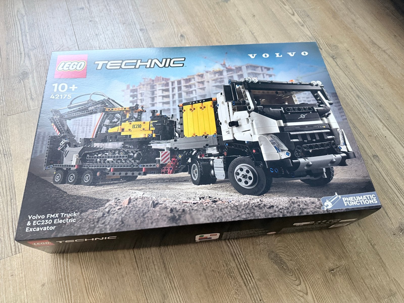 LEGO Technic Volvo FMX Truck and EC230 Excavator 42175, Compleet, Lego, Ophalen of Verzenden, Zo goed als nieuw