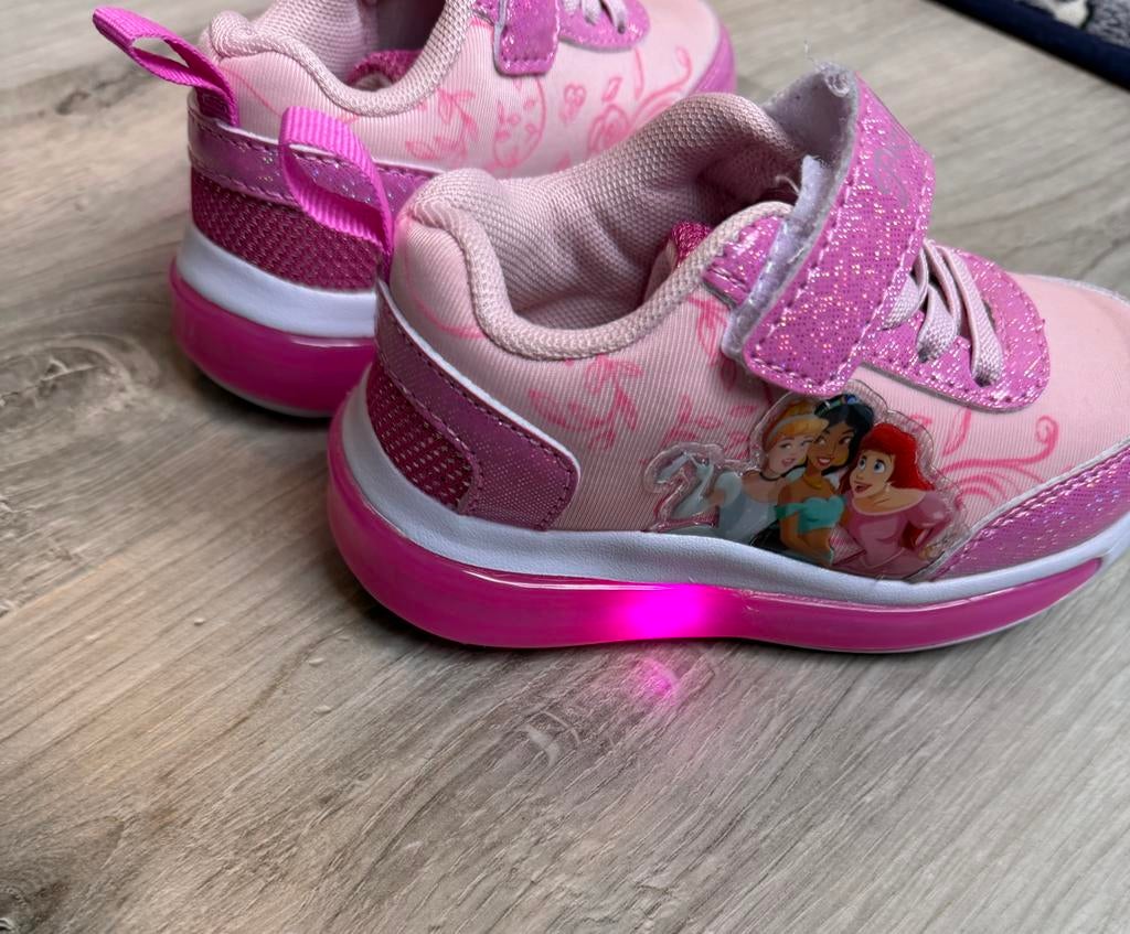 Sneakers roses avec lumières pour enfants — comme neuves, Enfants & Bébés, Enlèvement ou Envoi, Comme neuf, Chaussures, Fille