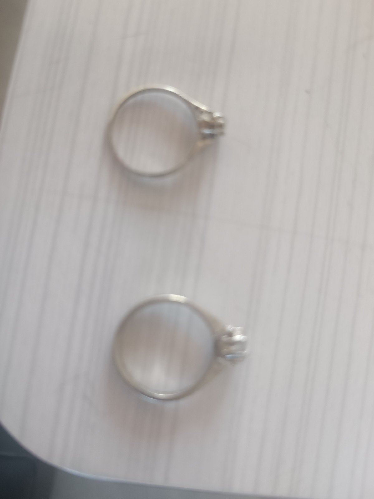 une or blanc et l'autre de l'argent, Handtassen en Accessoires, Ringen, Ophalen of Verzenden, Wit, Goud