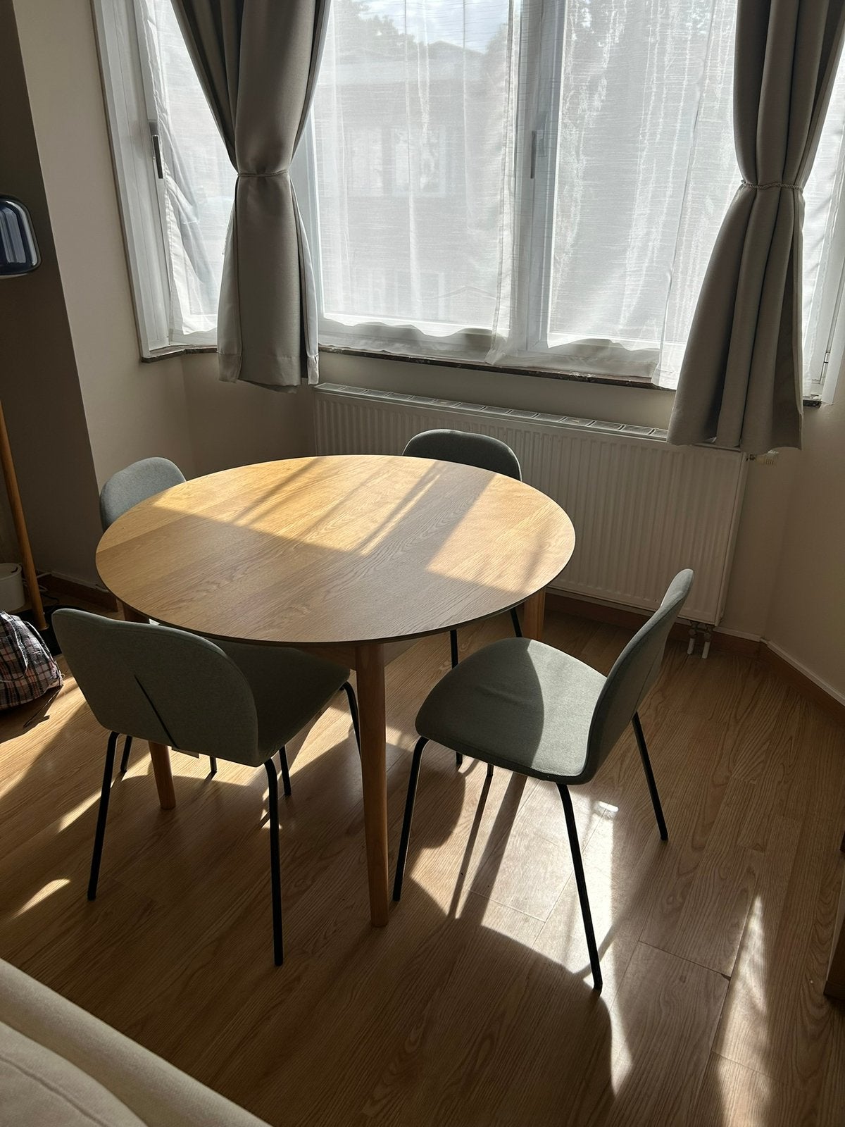 Table salle a manger extensible jysk marstrand, 150 à 200 cm, Cinq personnes ou plus, Rond, Comme neuf