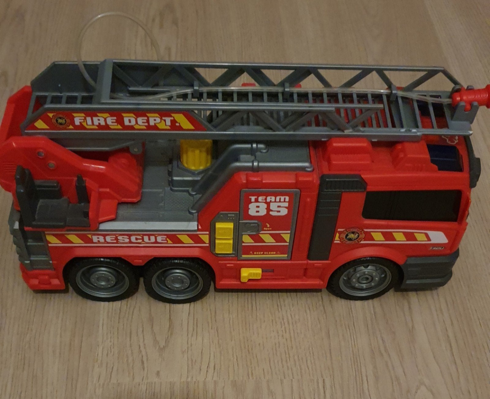 Grote brandweerwagen met licht en geluid, Enlèvement