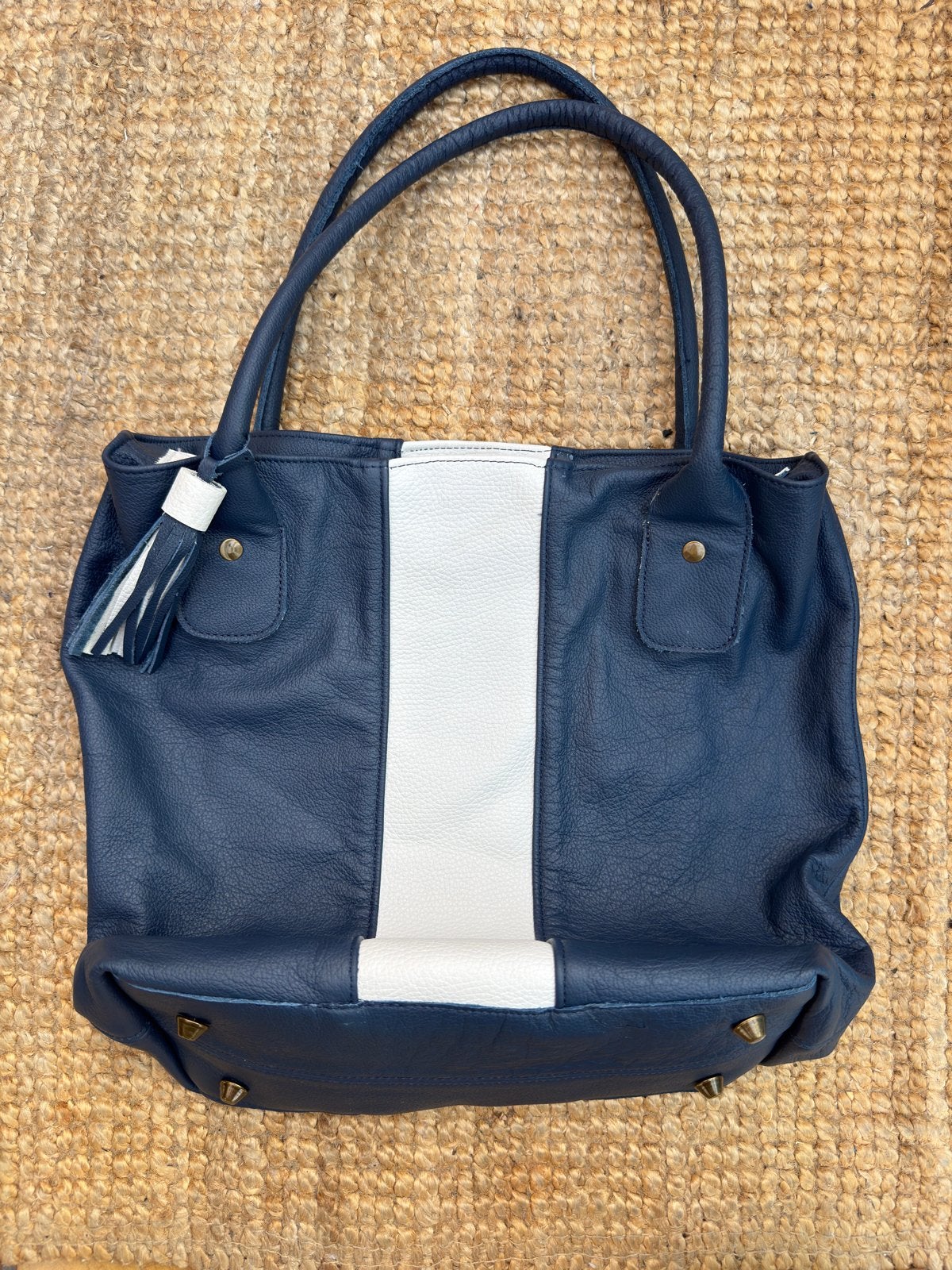 Mooie leren ruime dameshandtas – donkerblauw/wit, Handtassen en Accessoires, Tassen | Damestassen, Verzenden, Zo goed als nieuw