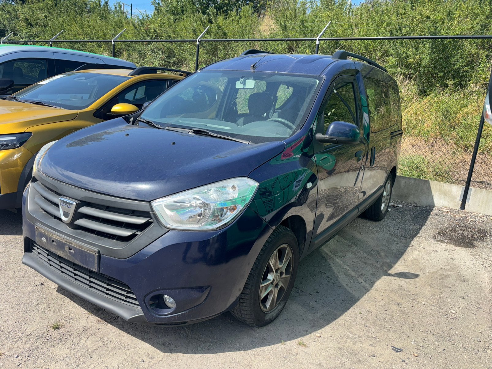 Problème d'unité Dacia Dokker /Petrol/2016/ABS, Autos, Dacia, Achat, Euro 6, Boîte manuelle, Noir