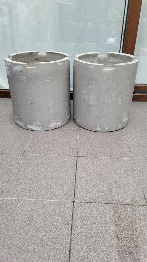 Grote betonen bloempotten, Tuin en Terras, Bloempotten, Ophalen