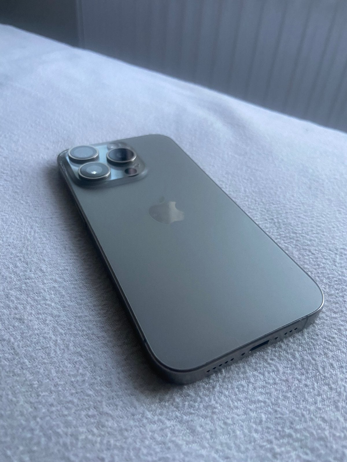 iPhone 15 Pro Titanium, LEZEN!!, Ophalen of Verzenden, Zo goed als nieuw, 90 %, IPhone 15