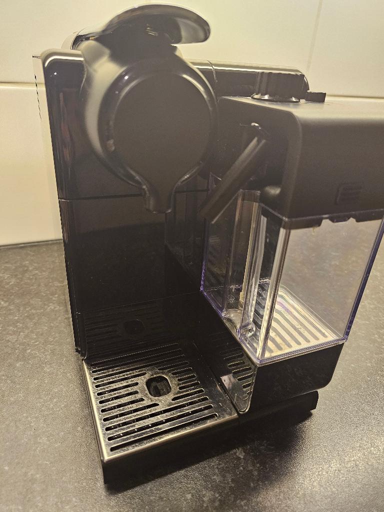 Nespresso Delonghi lattisima, Ophalen, Koffiepads en cups, Gebruikt, Koffiemachine