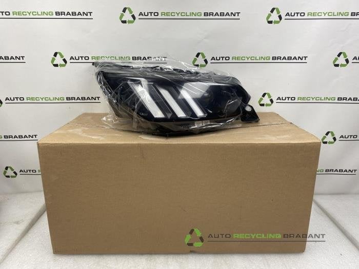 Phare droit d'un Peugeot 208, Autos : Pièces & Accessoires, -, 3 mois de garantie, Utilisé, -