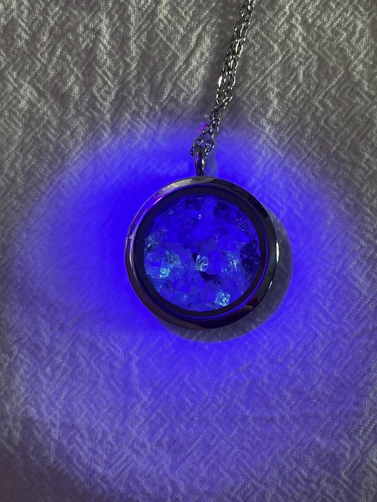 Petroleum Quartz Ketting met Medaillon (UV Fluorescerend), Ophalen of Verzenden, Nieuw
