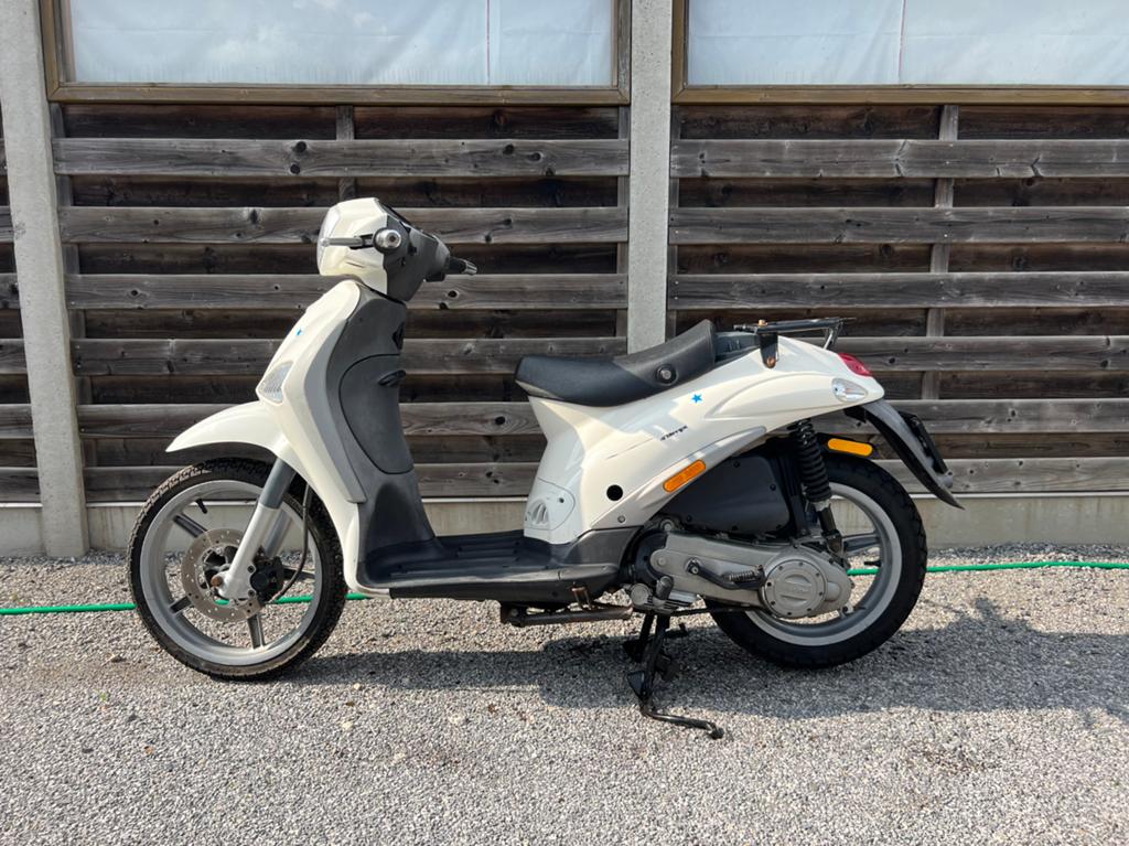 Piaggio Delivery liberty B klasse nieuwe banden, Fietsen en Brommers, Ophalen, Zo goed als nieuw
