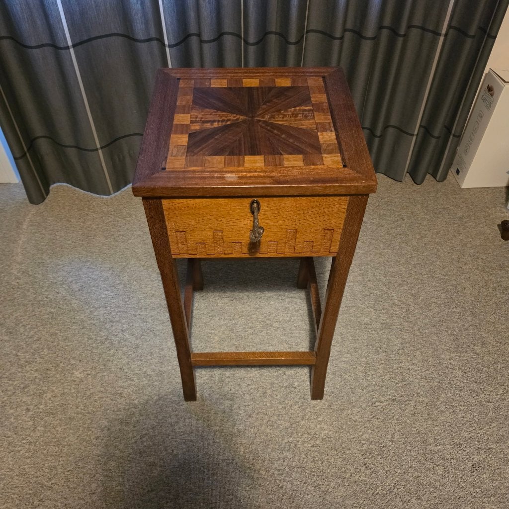 Antieken eiken bijzettafel met inlegwerk, Ophalen