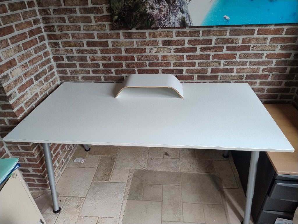 Stevige, in de hoogte verstelbare bureautafel MOET NU  weg, 160 cm, Hout, Schoolbureau, Zo goed als nieuw
