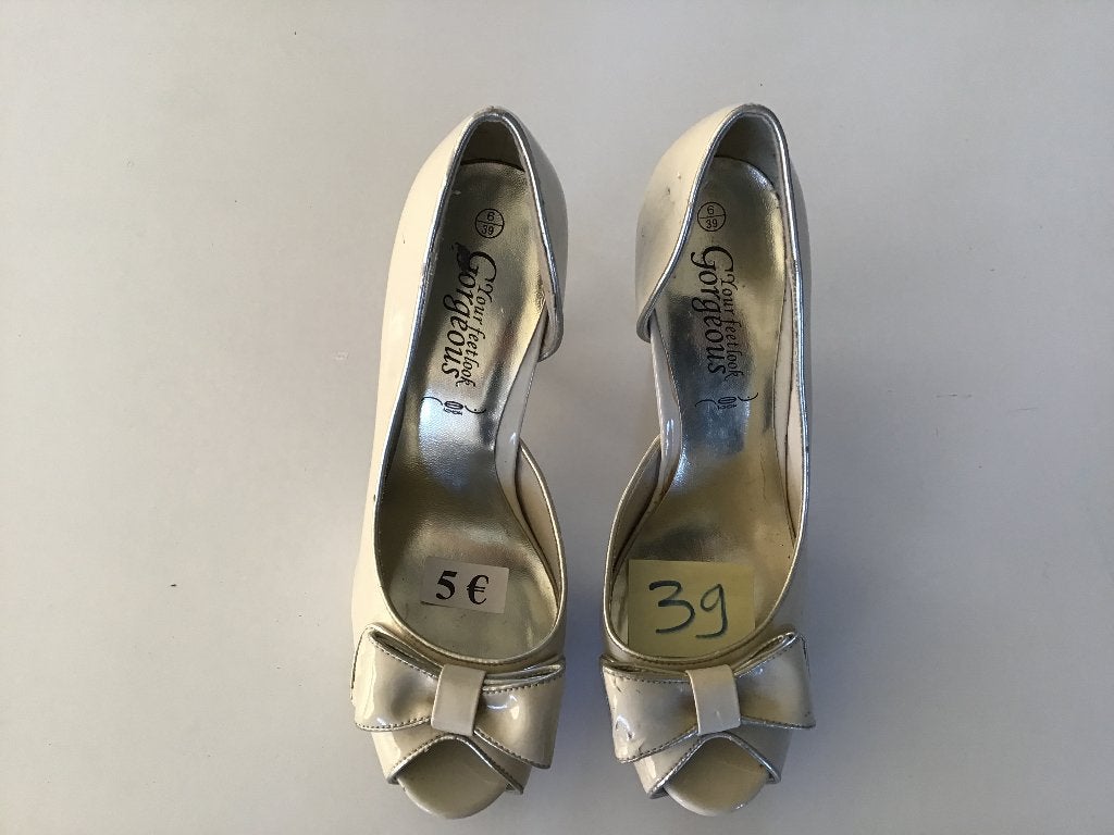 1 paar dames schoenen maat 39 voor 5 euro, Ophalen of Verzenden, Zo goed als nieuw