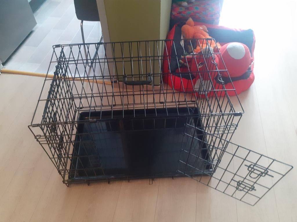Honden beschikbaar met 2 deuren in zeer goede staat, Ophalen