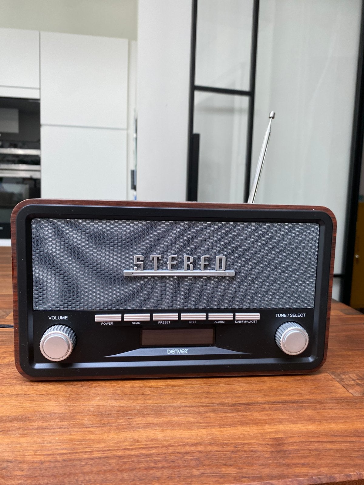 Denver DAB-18 retro radio met bluetooth, Ophalen, Zo goed als nieuw, Radio