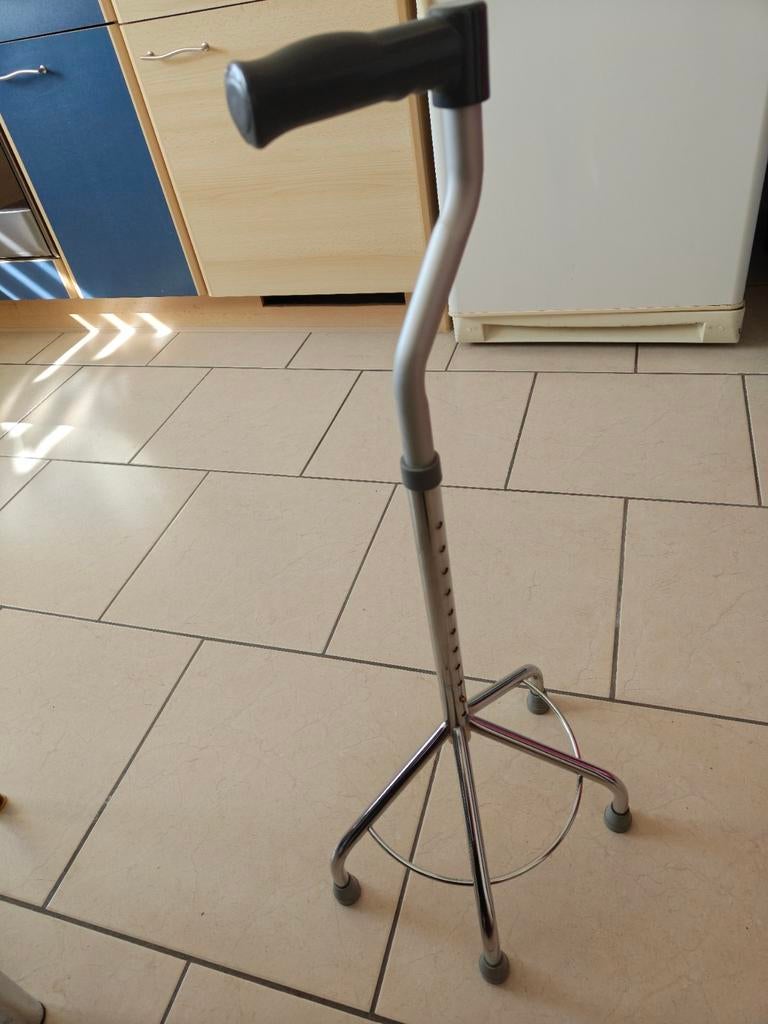 Vend canne tripode en très bon état, Enlèvement