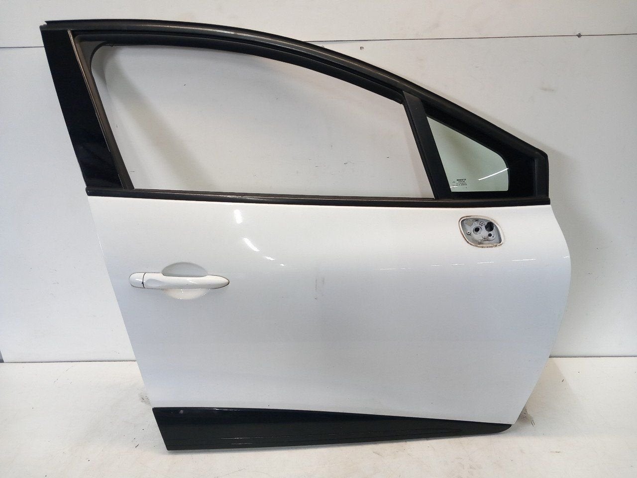 Portier rechts voor Renault Clio, Onderdelen@venauto.nl, Van der Ven Autorecycling B.V., Ettenseweg 76, 4706 PB Roosendaal, The Netherlands